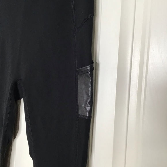 Spanx Every Wear Gloss Pocket Leggings in Black Size Small. - Picture 5 of 12